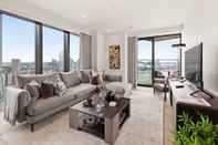 Others Stunning two Bedroom Docklands Apartment With Balcony