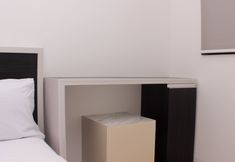 Lainnya 5 Cozy Living Studio At Urbantown Apartment Karawang