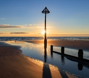 Others 2 Lovely 6-bed House on Borth sea Shore