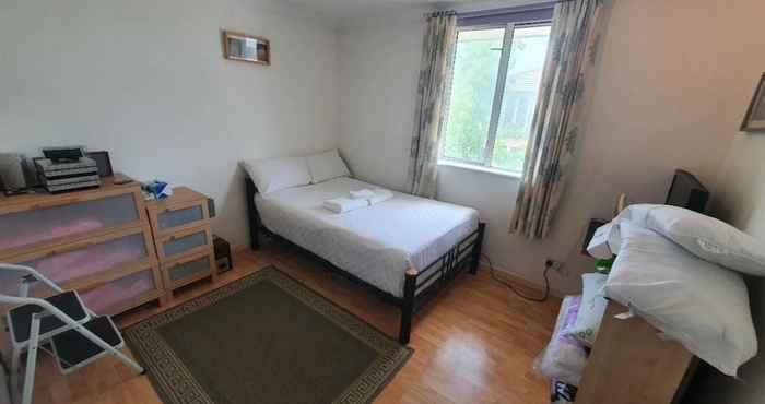 Lainnya Homely 1 Bedroom Apartment in Beckton With Parking