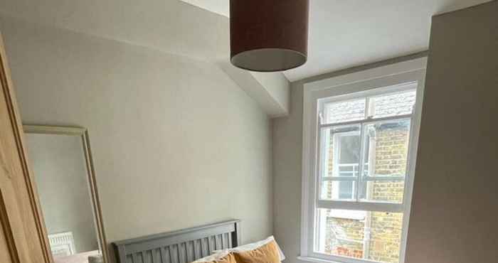 Others Luxuriously Designed 3 Bedroom Apartment in Clapham