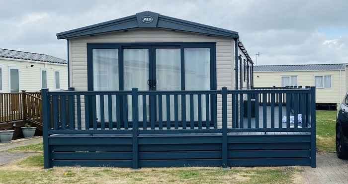 Others Prime Location 3-bed Chalet in Seal Bay, Selsey