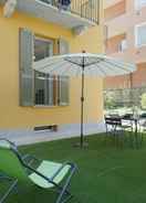 Bilik Sunflower Apartment 1 With Terrace in Baveno