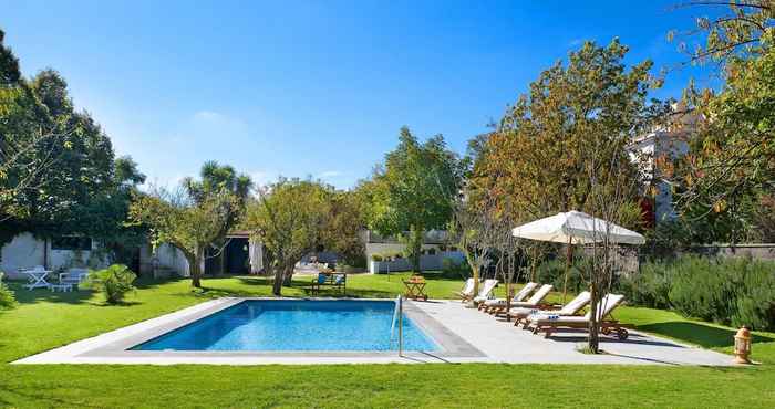 อื่นๆ La Casa Bianca Charming Large 7 Bedrooms Villa With Pool and Garden in the Center