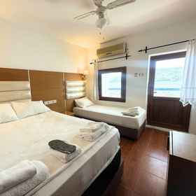 Room 1 Antique İasos Butik Otel, Khách sạn Güllük