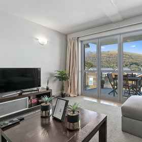 Primary image 1 LAKESIDE LIVING - MODERN 2-BEDROOM APARTMENT, Gibbston Hotels