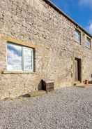 Primary image The Holmes Barn - Sleeps 16 - Peak District