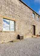 Primary image The Holmes Barn - Sleeps 16 - Peak District