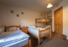 Others 2 The Holmes Barn - Sleeps 16 - Peak District