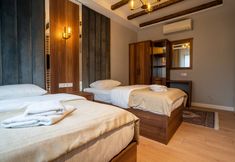 Others 3 Poison Garden Suite & SPA