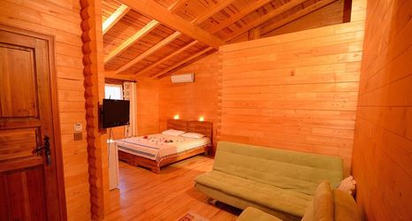 Lainnya 2 HAYITBÜKÜ AHŞAPEVLERİ