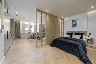 Others 4 Covent Garden Piazza by Stayo