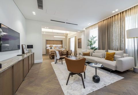 Others Covent Garden Piazza by Stayo