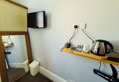 Others 5 The Vale Hotel