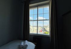 Others 6 The Vale Hotel