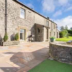 Primary image 1 Hulmes Vale House - Sleeps 14 - Peak District, Hotel Bradley