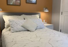 Others 5 Ambiance by the Falls Cozy Suite