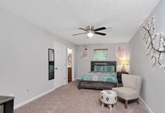 อื่นๆ 3 Cheerful 3-bedroom House With Private Parking 3 Home by Redawning