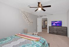 อื่นๆ 4 Cheerful 3-bedroom House With Private Parking 3 Home by Redawning