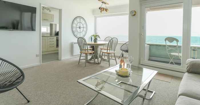 อื่นๆ Tides - Beach Front Apartment in Bracklesham Bay