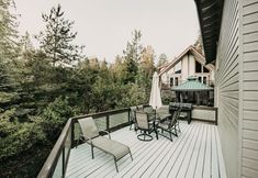 Others 4 80mbr - Hot Tub - Wifi - Bbq - Wood Stove - Sleeps 9! 3 Bedroom Home by RedAwning