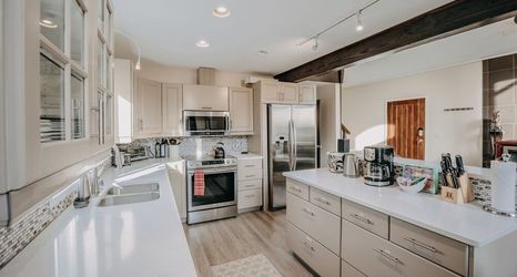 Others 2 80mbr - Hot Tub - Wifi - Bbq - Wood Stove - Sleeps 9! 3 Bedroom Home by RedAwning