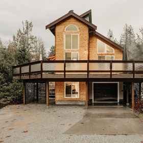 Primary image 1 80mbr - Hot Tub - Wifi - Bbq - Wood Stove - Sleeps 9! 3 Bedroom Home by RedAwning, Whatcom County Hotels