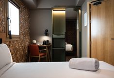 기타 5 Hotel Atari