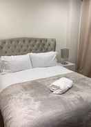 Room Lovely Luxury 1-bed Apartment in Wembley