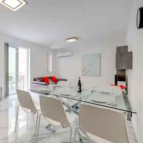 Primary image 1 コージー  アパートメント ステップス トゥ セント ジョージズ ベイ, ザ・ウェスティン・ドラゴナラ・ワークアウト・フィットネス・スタジオ ホテル