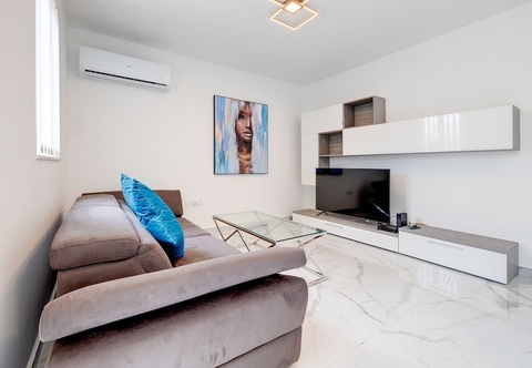 Lainnya Splendid 2BR Apartment in Central St Julian's