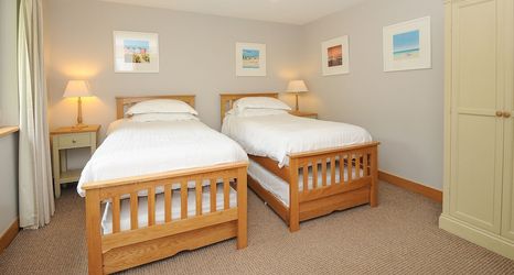 기타 2 Swandown, 3 Blackdown