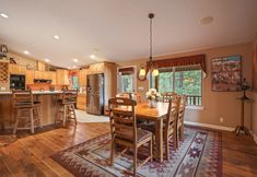 其他 6 16 Jillian 4 Bedroom Home by RedAwning