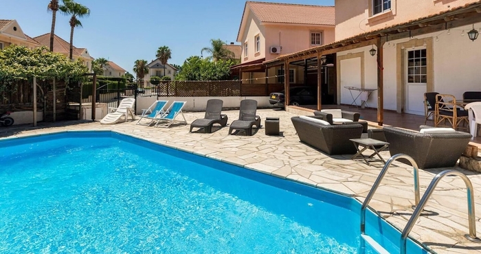 Others 4 Bedroom Villa With Private Pool Near Beach