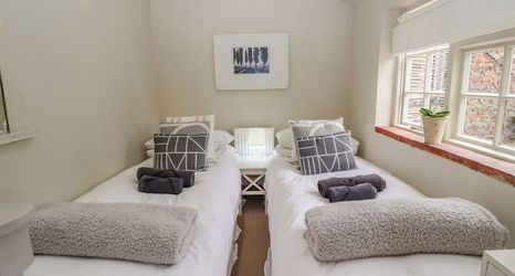 อื่นๆ 2 Jolls Cottage