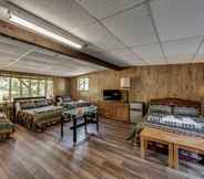 Lainnya 6 Grizzly Blair Lodge - You and Your Furry Family Member Will Love the Grizzly Blair Lodge 1/2 Acre of Space and Close to Marina Beach by Redawning