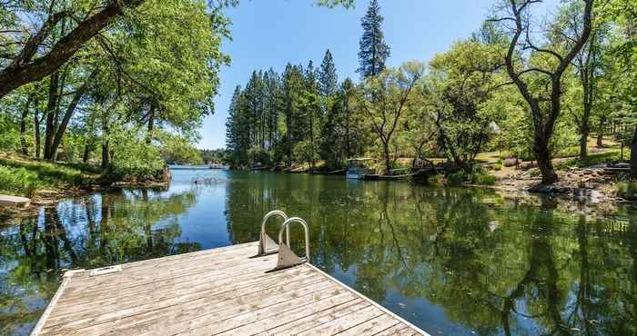 Others Cozy Cabin On The Cove - Let Your Stress Melt Away at the Cozy Cabin on the Cove - Lakefront With Private Dock by Redawning