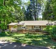 Lainnya 4 Creme de la Creme 1 - Pet Friendly Near Dunn Court Beach and the Pine Lake Mountain Country Club Lovely Outdoor Space for you to Enjoy by Redawning