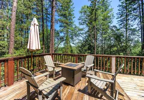 Others Hillside Haven - You and Your Furry Family is Welcome to Explore All Yosemite and Pine Mountain Lake has to Offer by Redawning
