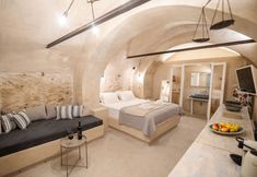 อื่นๆ 4 OIA CELLARS