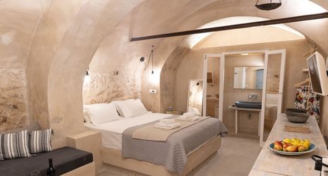 อื่นๆ 2 OIA CELLARS