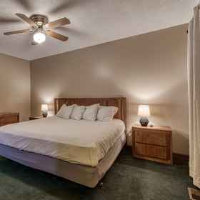 Room 1 Pinecrest Hotel B, Pigeon Forge Hotels