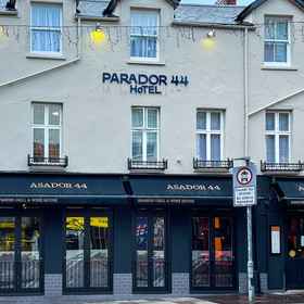 Primary image1帕拉多爾44飯店,Brynhill Barry Golf Club飯店