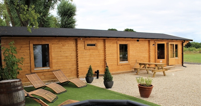 Others Stunning 5-bed Cabin in Ashton Under Hill