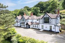 อื่นๆ Delightful Holiday Home With sea Views and Hot Tub