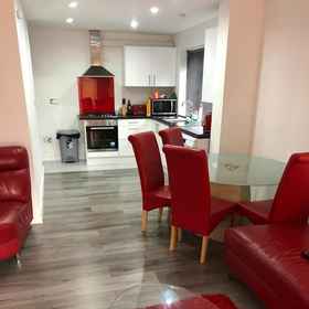 Primary image 1 Immaculate 2-bed House in High Wycombe Hp14, Hambleden Hotels