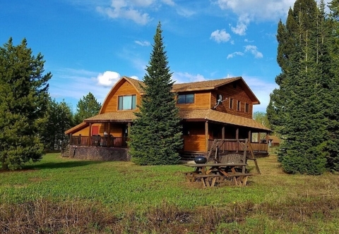 Others Red Cedar Cabin