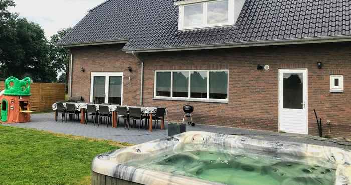 Others Cozy Luxury Holiday Home With Jacuzzi