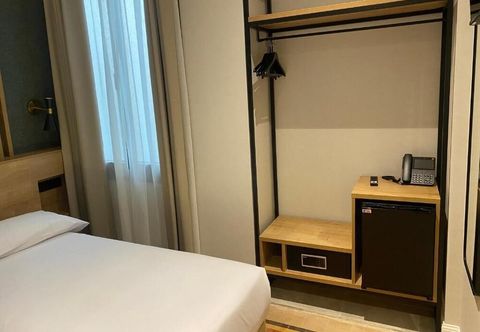 Others Fontanella by BCN URBAN ROOMS