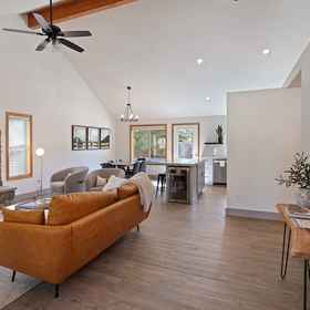 Primary image1鵪鶉小屋三臥住宅RedAwning旗下,德舒特斯县飯店